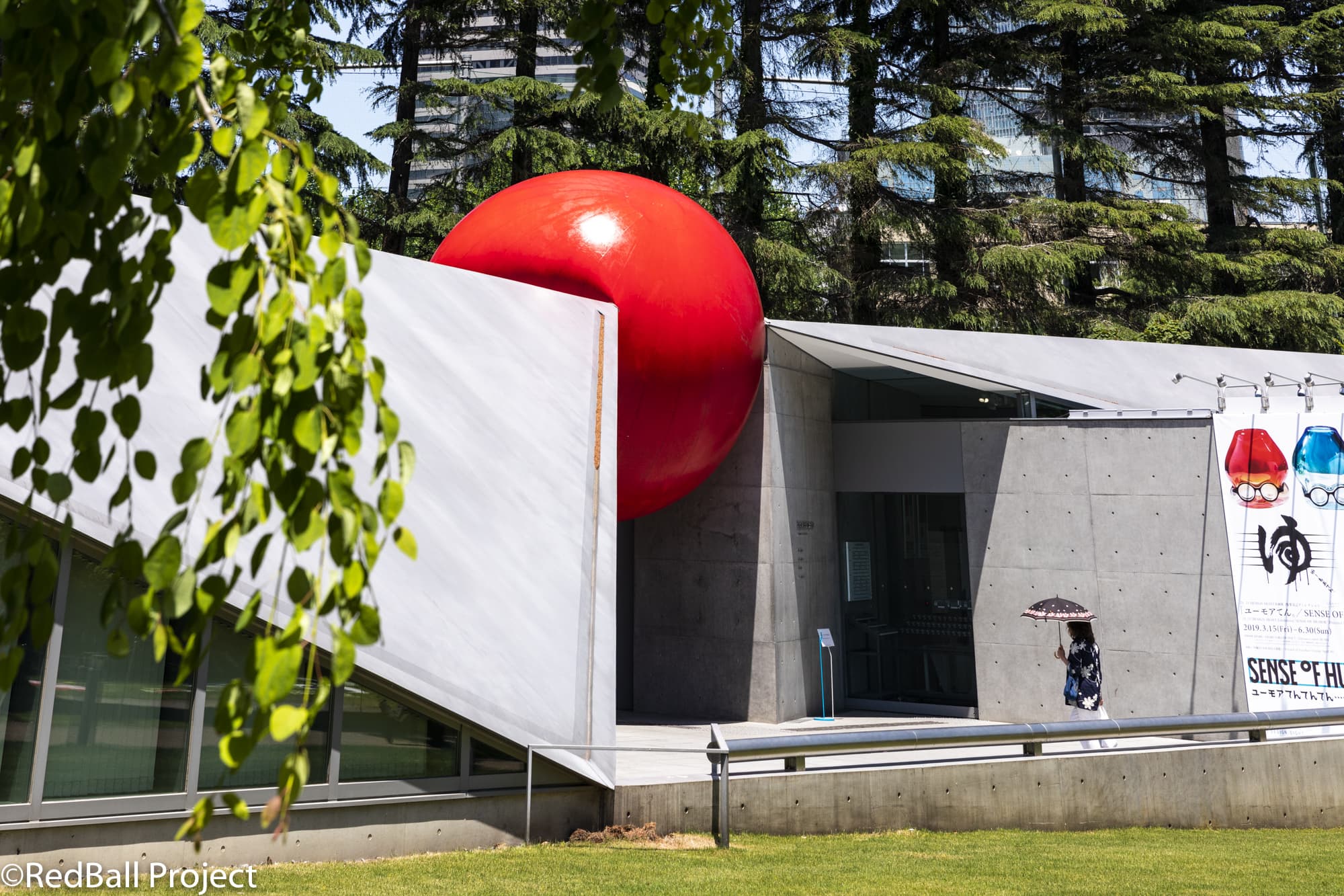 レッド・ボール六本木 - Roppongi | RedBall Project | Traveling